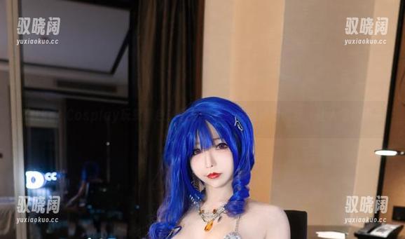 Kitkat Cosplay玩转黑色：图包里有一些微妙的调皮，让人忍俊不禁